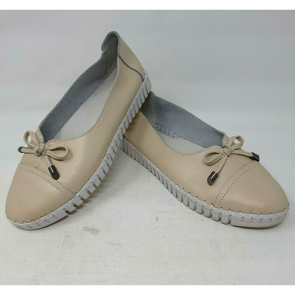 Bernie Mev Womens EUR 37 TW50 Cream Color Leather Flats Bow Cap Toe Detail Shoes